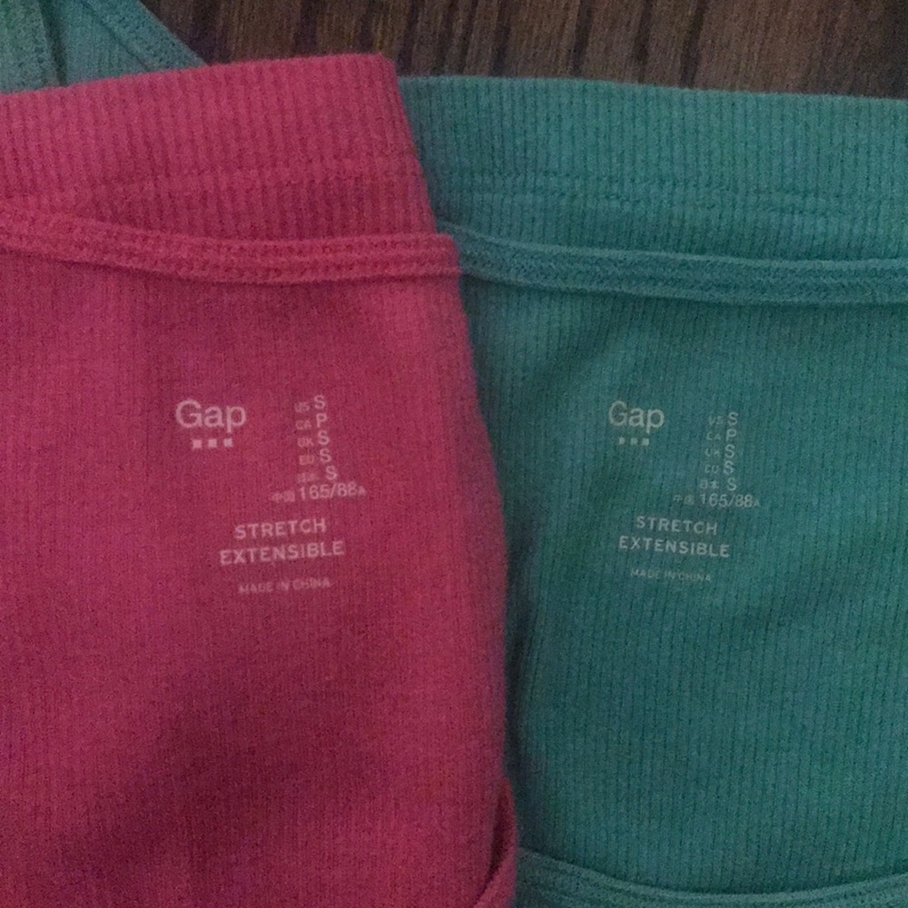 2 Gap Stretch Ribbed Tanks - Picture 2 of 3